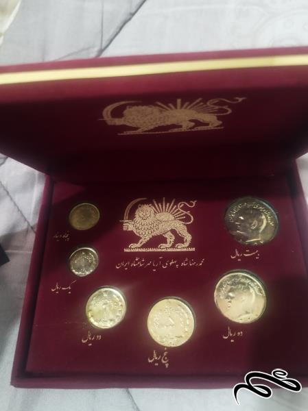 سکه های پهلوی روکش طلا درون جعبه کلکسیونی ارزنده